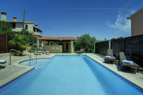 Einzigartige Villa nur 1 km bis zum Strand mit privatem Pool, BBQ, Klima, WLAN